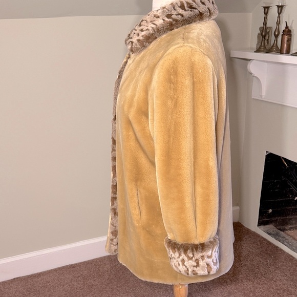 Coldwater Creek Cream Teddy Jacket with Leopard Accents - Picture 12 of 13